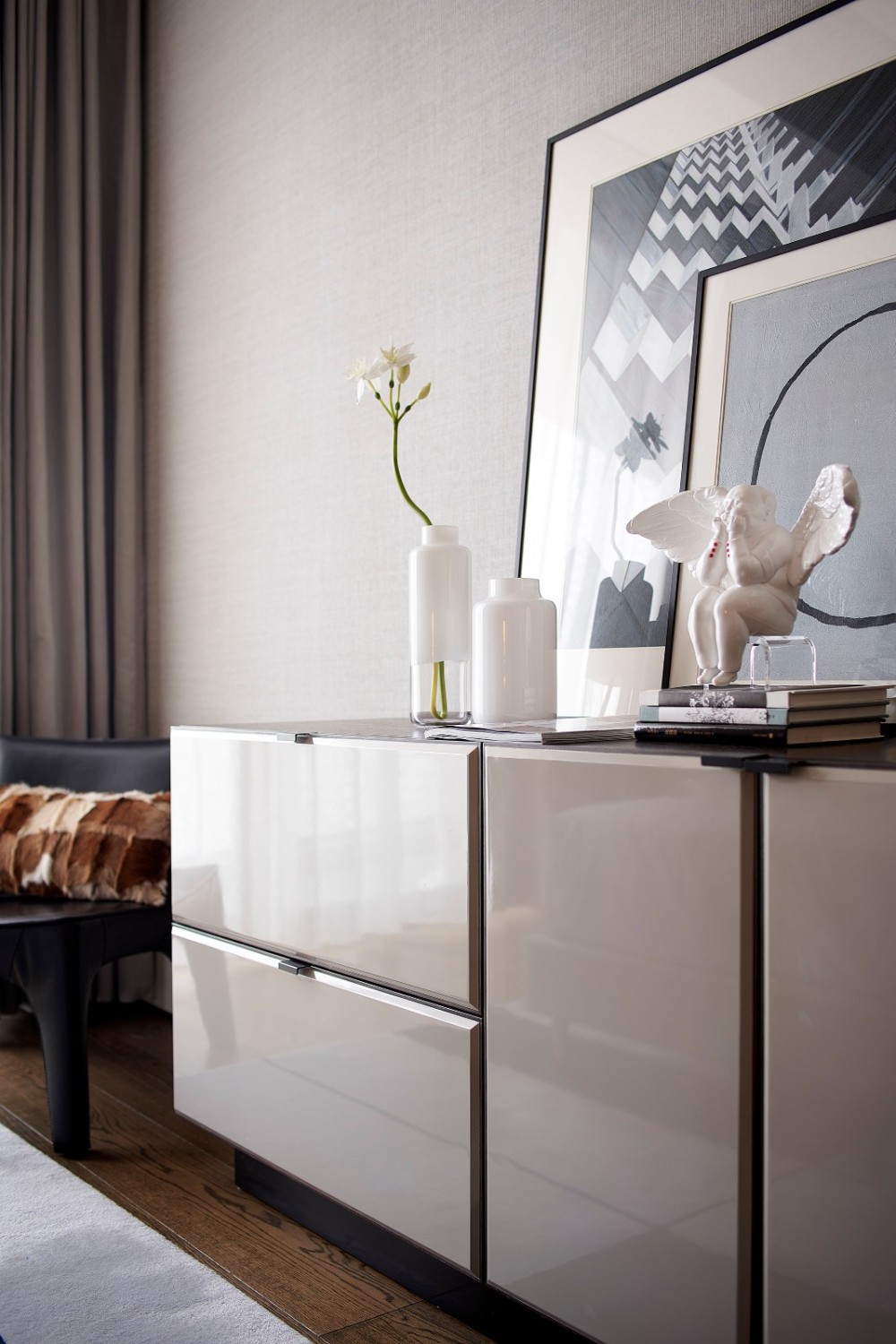 古典轻奢混搭风格室内设计家装案例-床头柜 古典轻奢混搭风格室内设计家装案例-床头柜